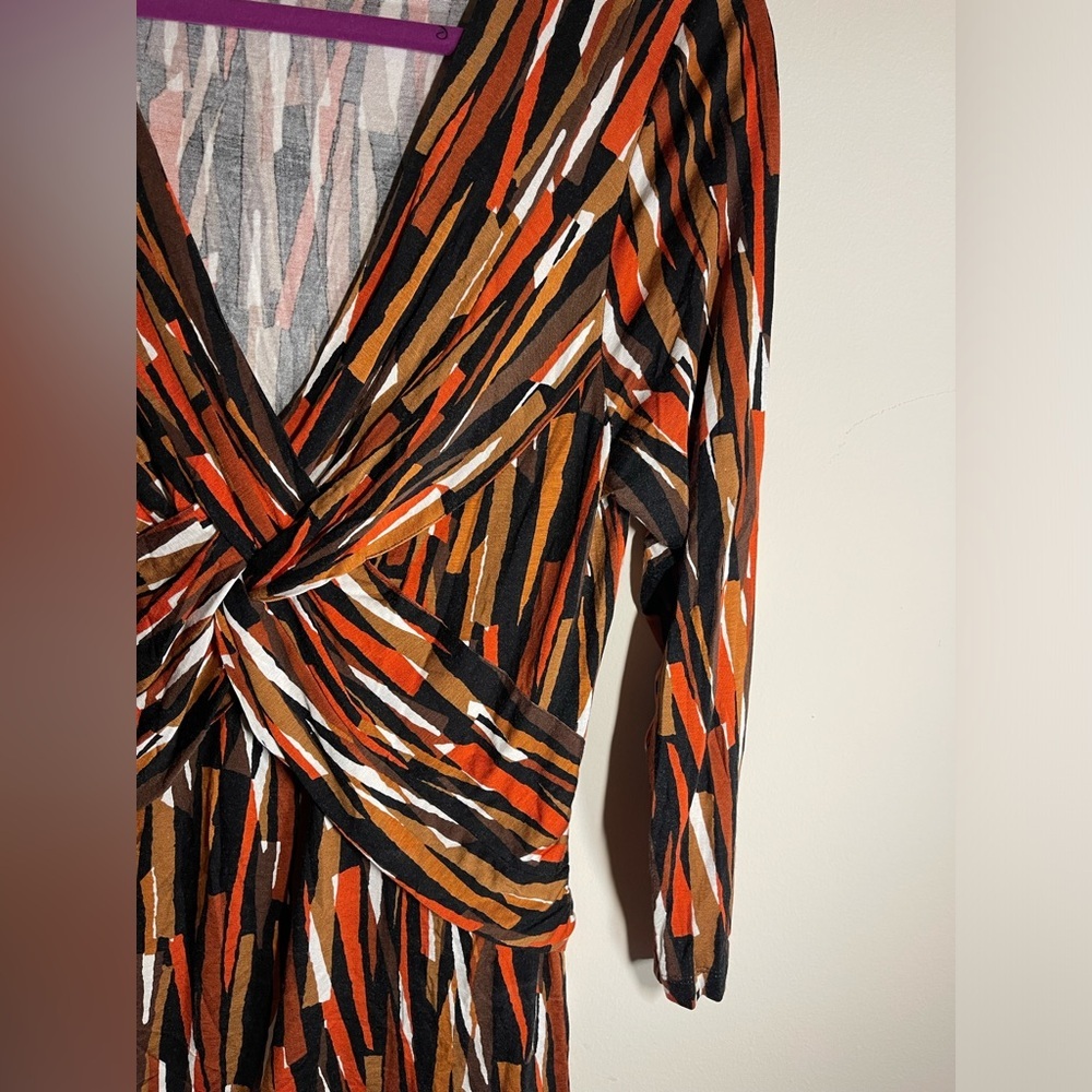 Cable & Gauge V Neck Abstract Top. Orange. Black. Rust. Tan. Cream. Size L. EUC - Picture 3 of 4